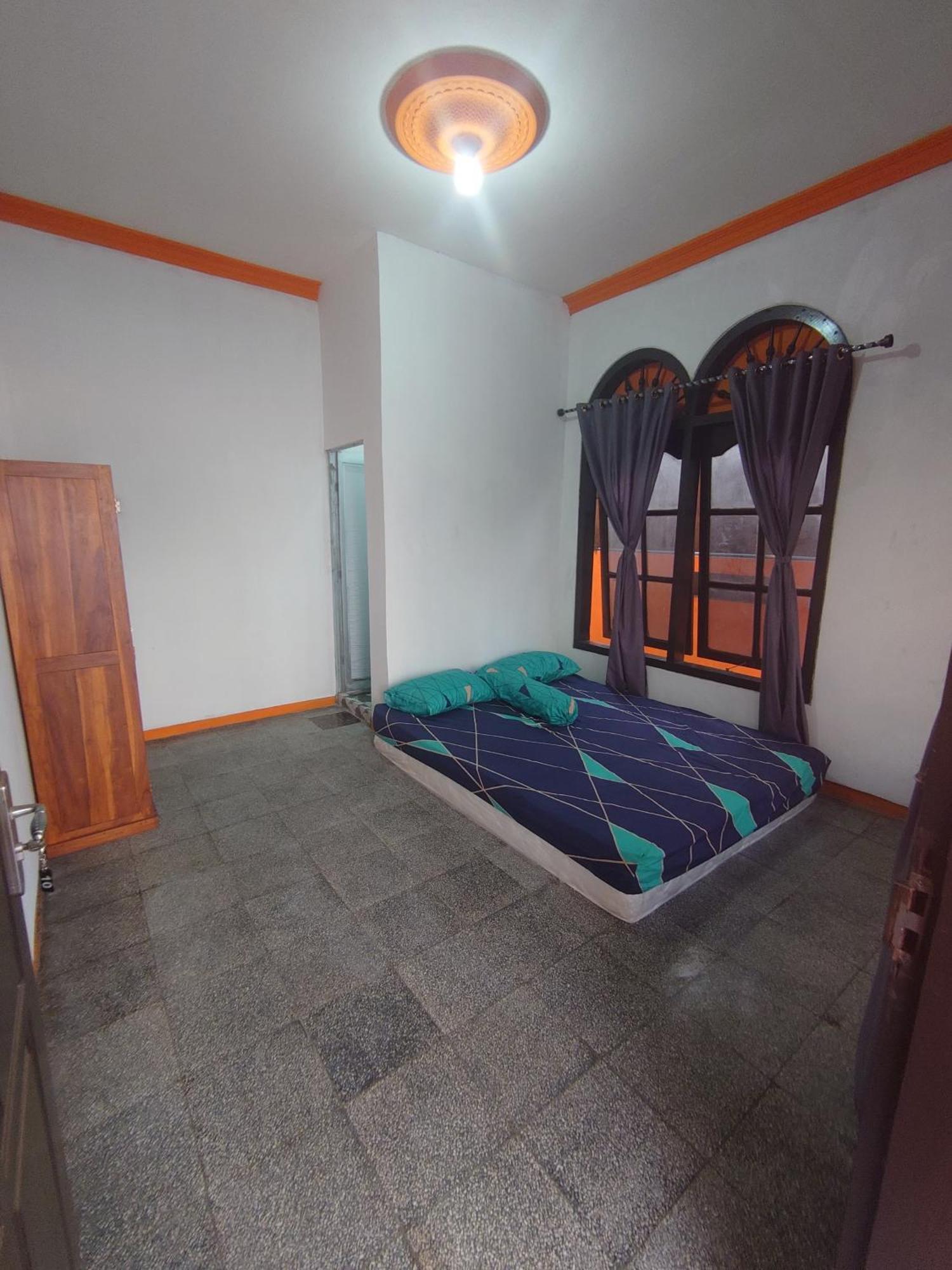 Homey Kost 99 Mlonggo Екстериор снимка